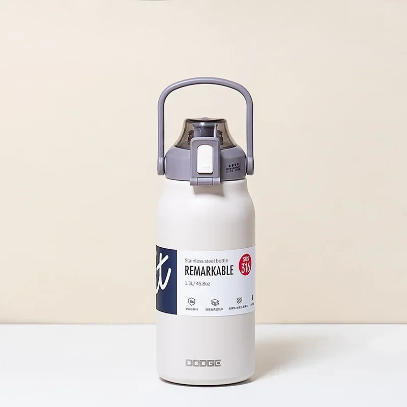 Garrafa De Água Portátil Com Isolamento A Vácuo Em Aço Inoxidável (branca, 1700 Ml) Para Esportes Ao Ar Livre.