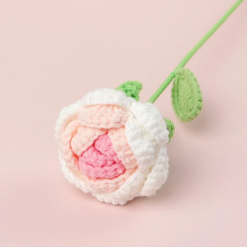 Rosa Artificial Tricotada E Feita De Crochê, Pronta Para Decoração De Casa.