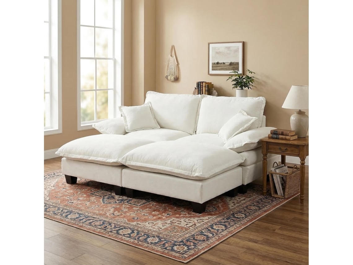 Sofá modular Cloud com 2 pufes e almofadas em chenille bege para sala de estar moderna.
