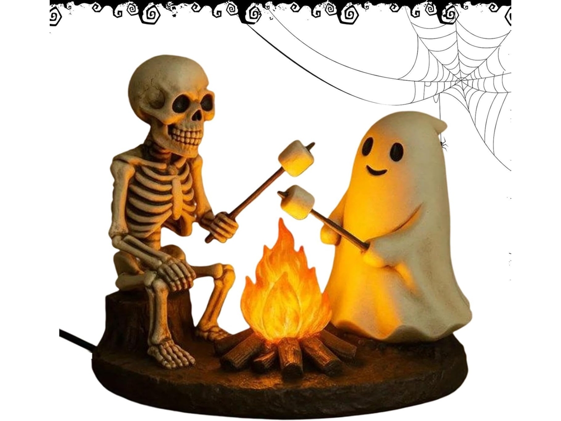 Fogueira À Luz Noturna Com Esqueleto E Fantasma, Atmosfera De Halloween Com Brilho