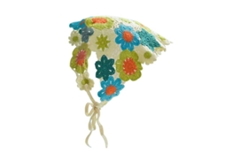Lenço de cabeça infantil estilo francês 2026 com crochê e estampa floral.