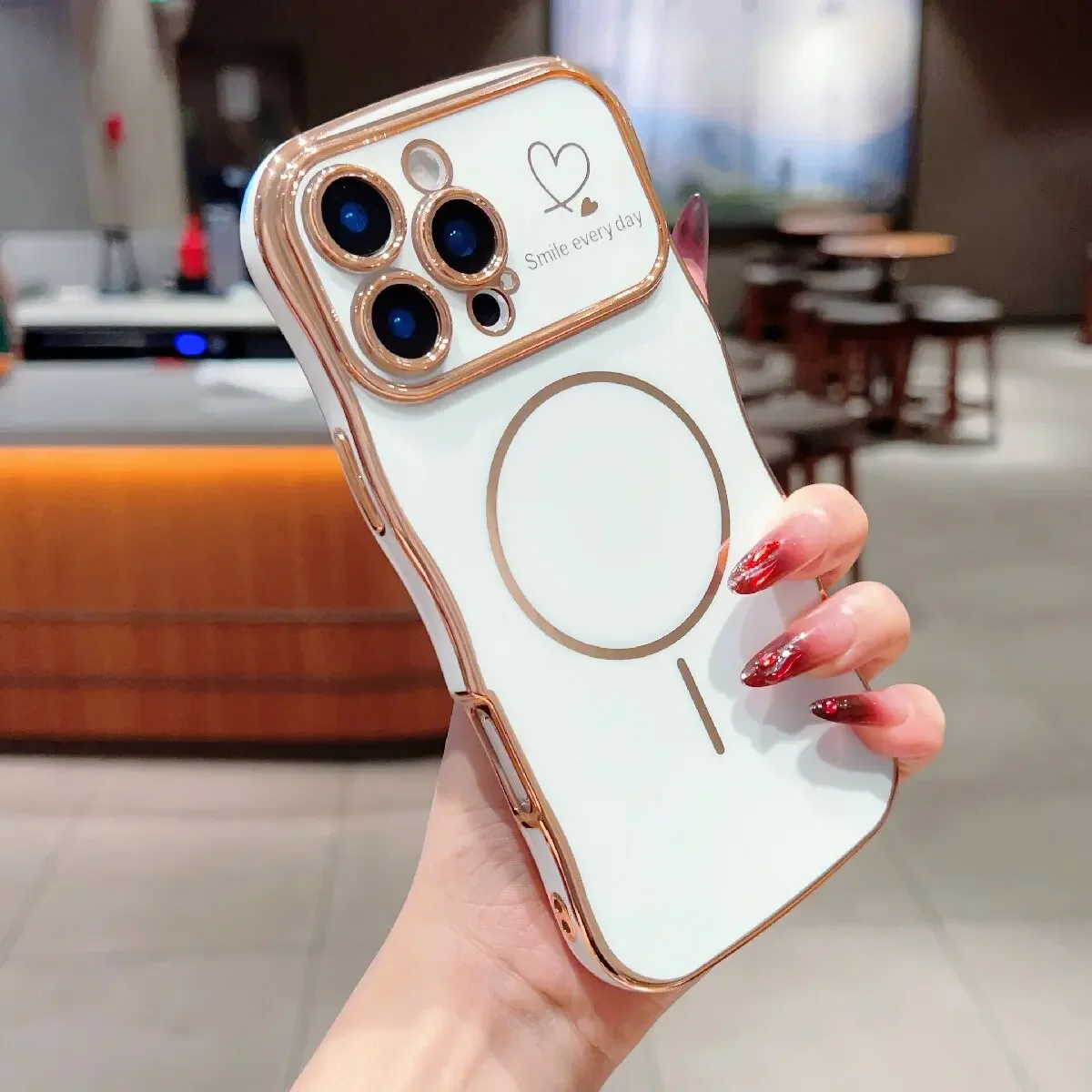 (iphone 15, Branco) Onda Em Forma De Coração Chapeamento Caso Para Iphone, Caso De Carregamento Sem Fio De Sucção Magnética