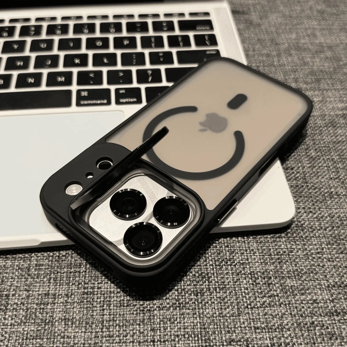 (iphone 12 Preto) Capa Protetora Transparente Com Suporte Para Câmera E Compatível Com Carregamento Sem Fio.
