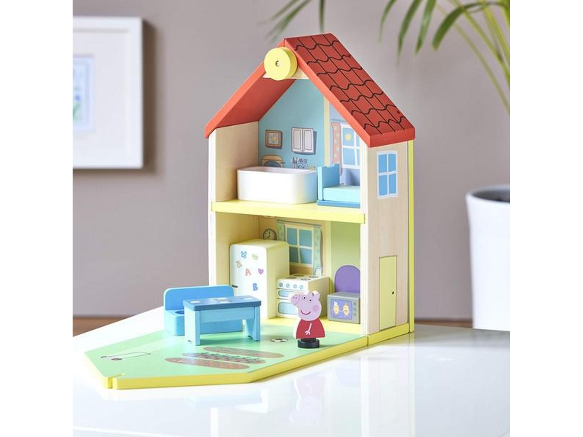 Peppa Pig A Casa de Madeira com Figura e Mobiliário Bandai CO07213