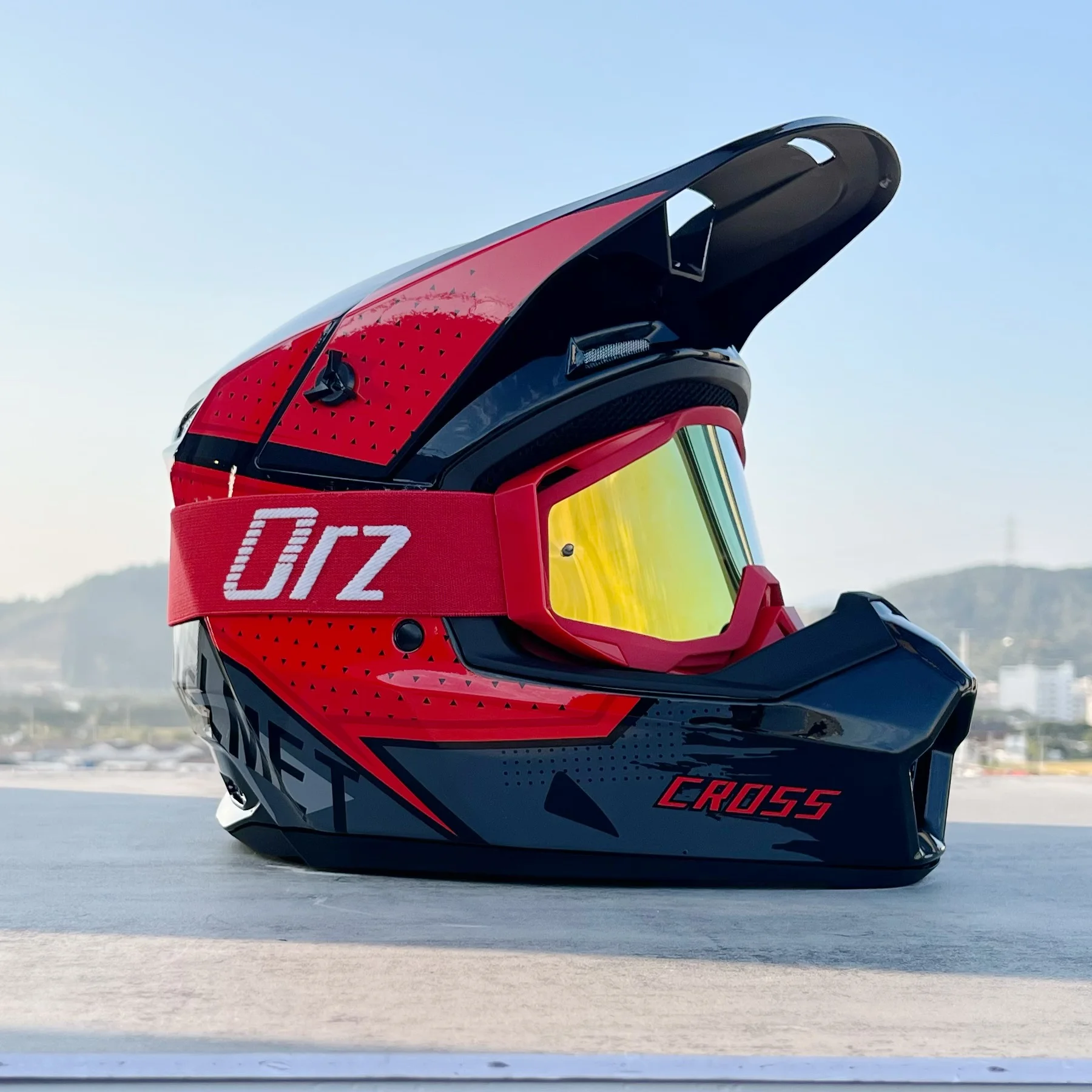 Capacete De Motocross Com Certificação (m)dot, Viseira E Casco Rígido Em Abs.
