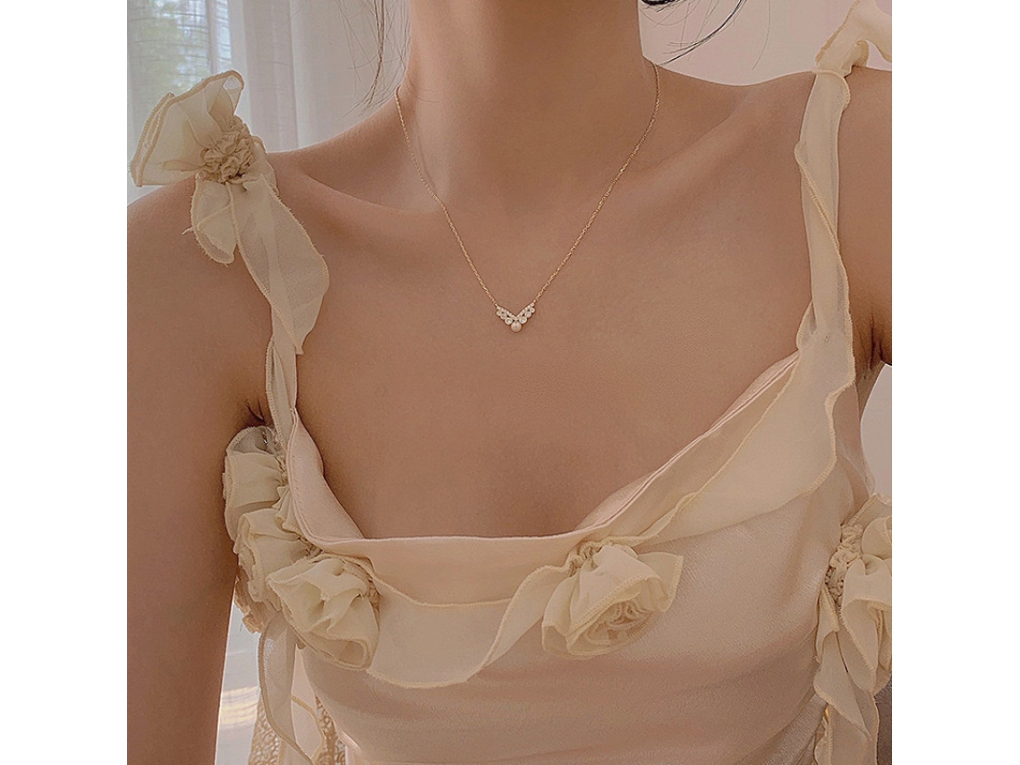 Colar de Pérolas em Prata S925 : Design Minimalista e Sofisticado com Cravação de Diamantes em Formato de V MDUG (dourada)