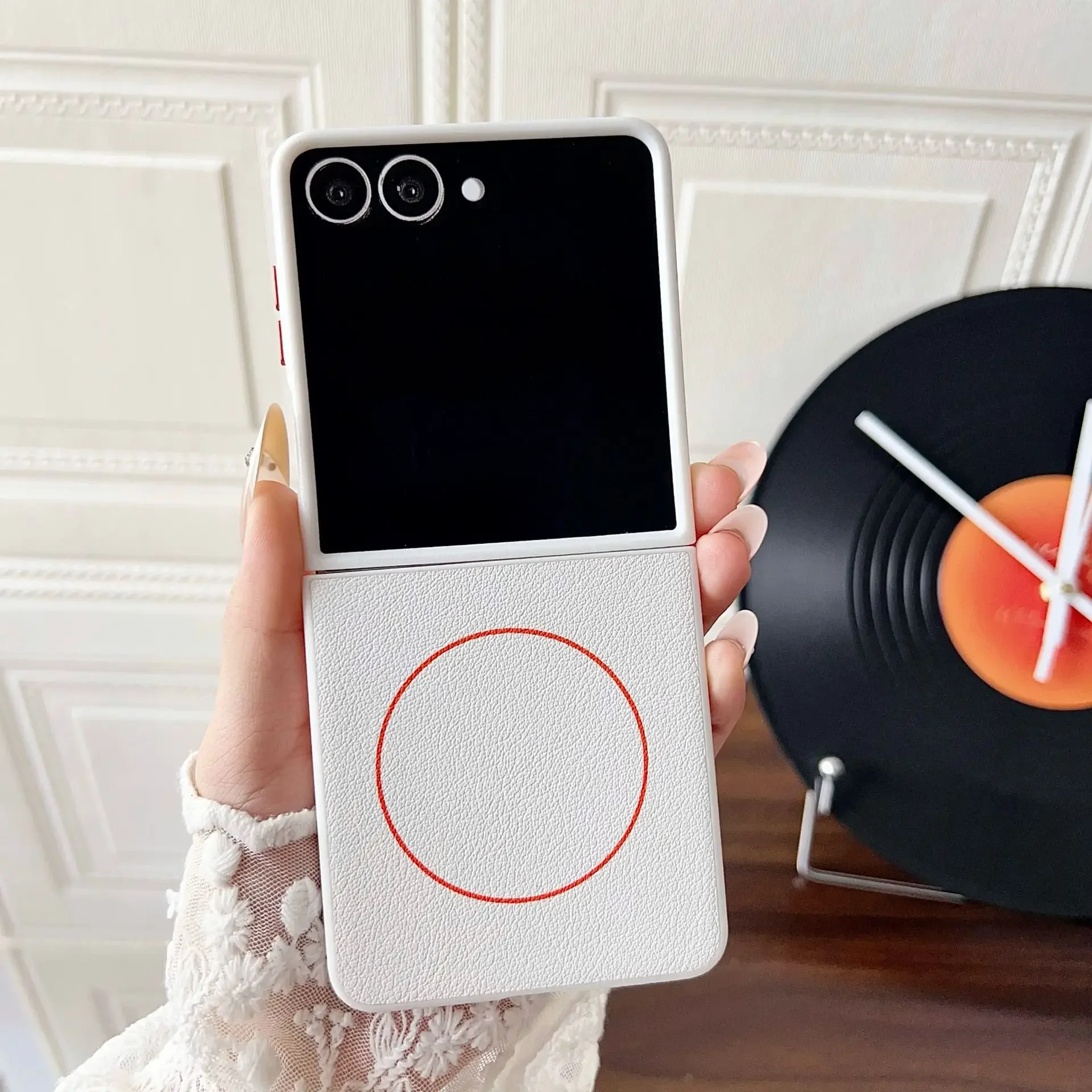 (branco, Galaxy Z Flip5) Capa Minimalista Para Celular Em Couro Granulado Com Tampa Para Carregamento Sem Fio Magnético.