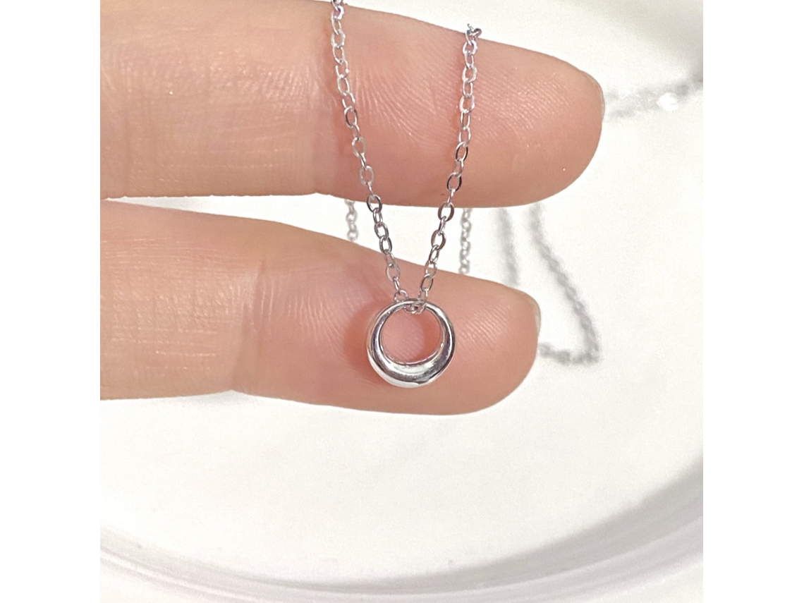 Colar em Prata de Lei S925 , Design Minimalista e Sofisticado com um Toque de Luxo Discreto. MDUG (ouro Branco)