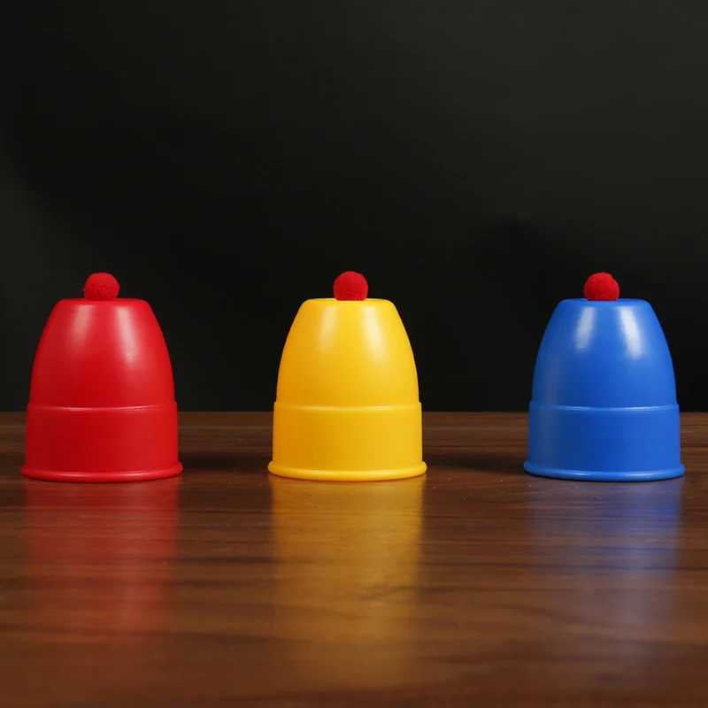 (vermelho) Três Taças Mágicas, Adereços Mágicos