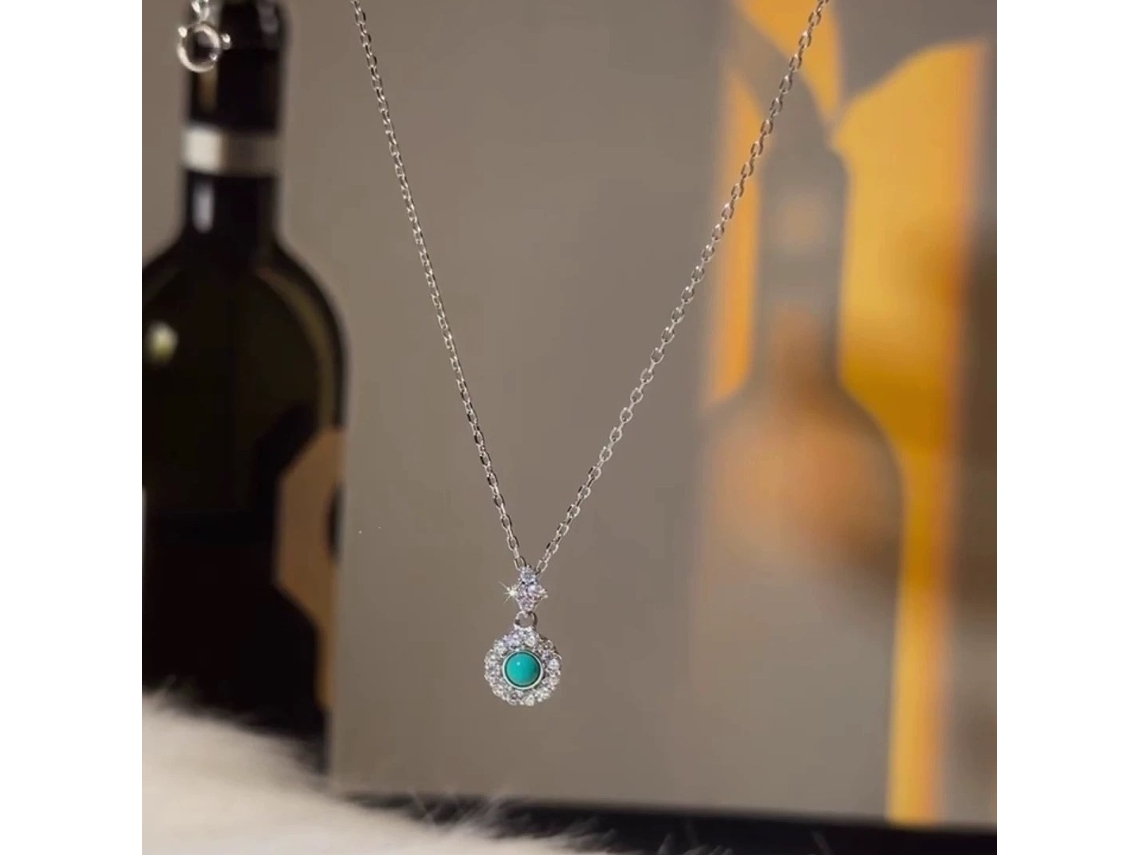 Colar com Pingente Delicado e Pequeno de Turquesa em Prata de Lei 925 , um Toque de Luxo Discreto em Estilo Vintage. MDUG (ouro Branco)