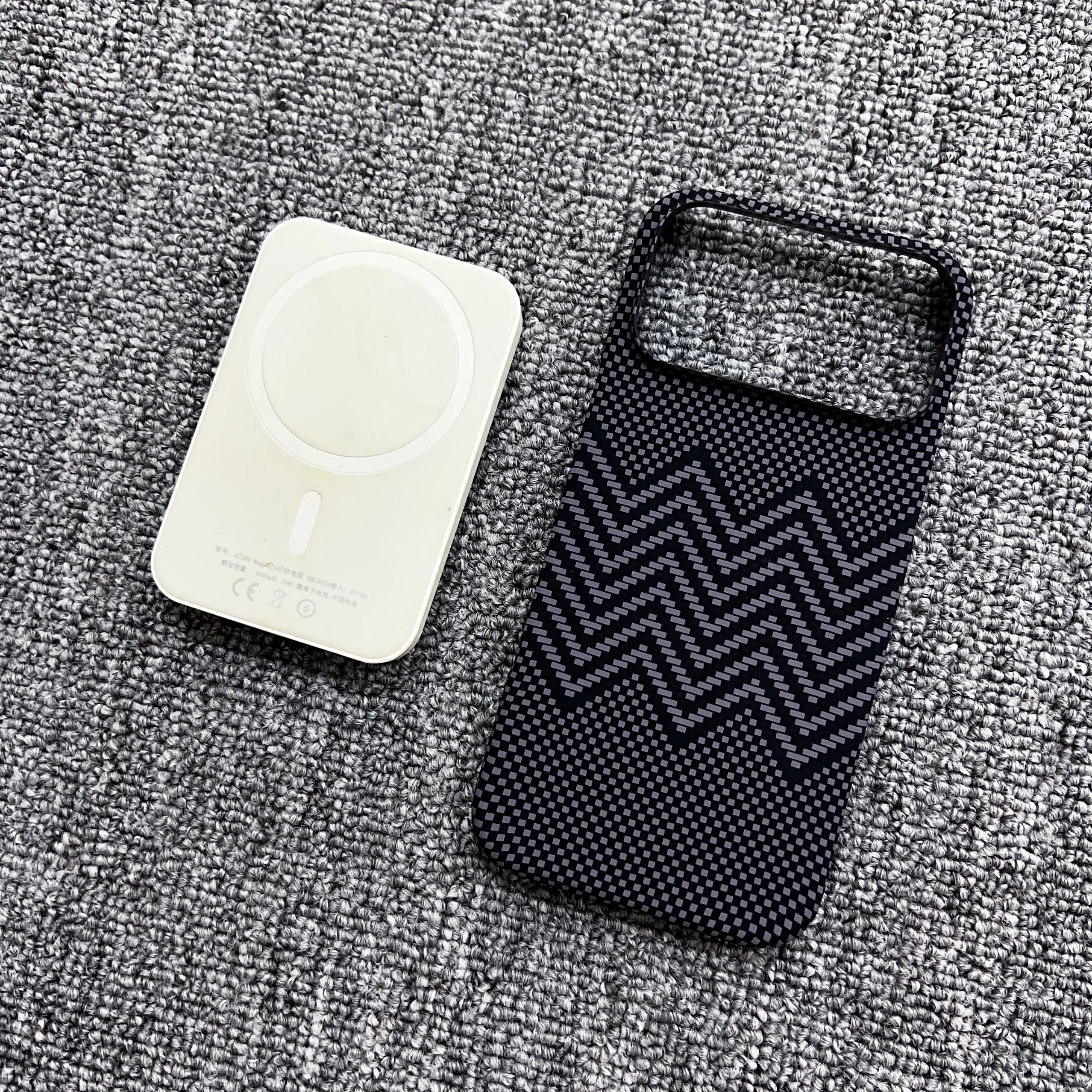 Capa Protetora De Policarbonato Texturizada Com Fibra De Carbono E Kevlar (iphone 14 Pro Max), Resistente A Impactos E Ultrafina.