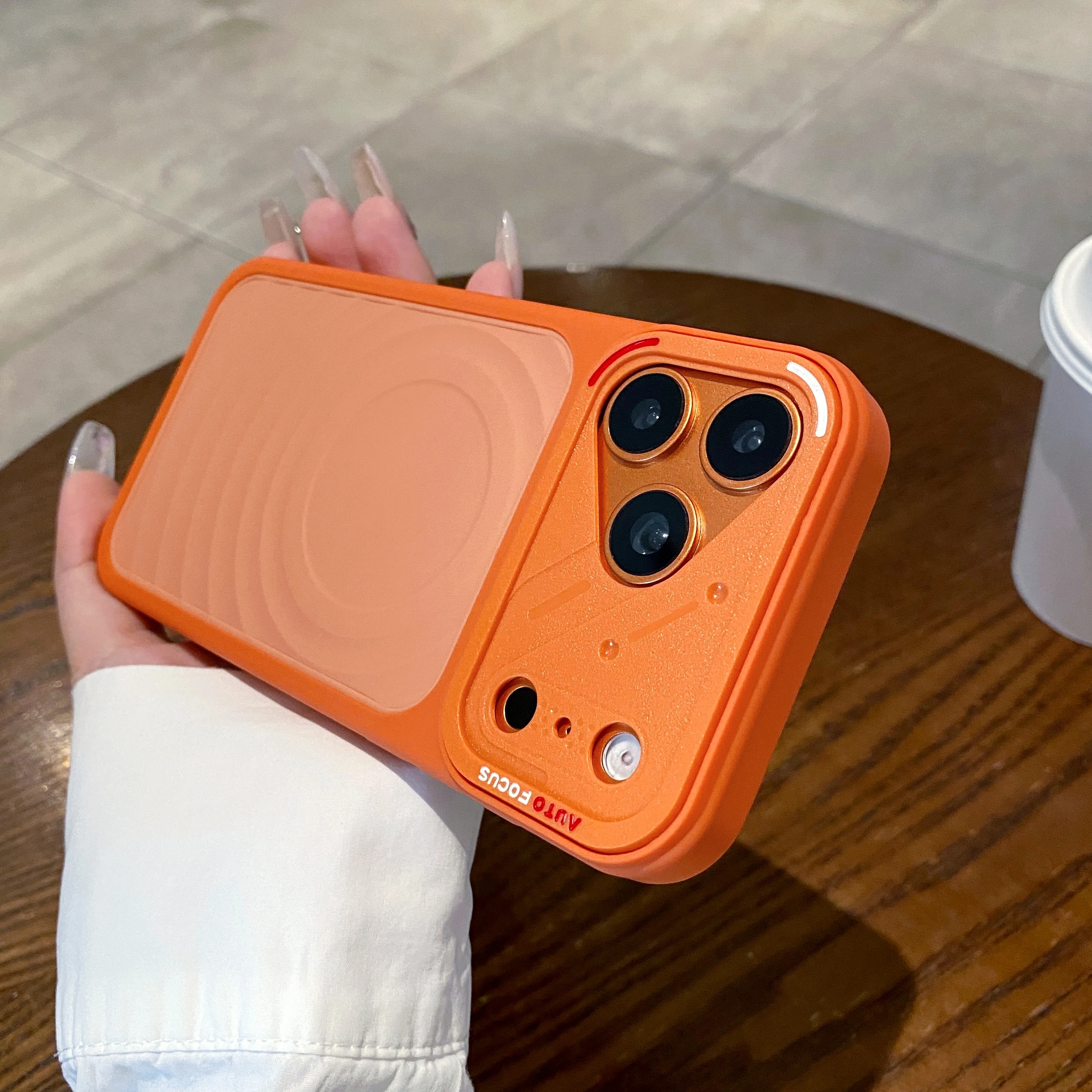 (iphone 12 Pro Laranja) Capa Magnética Ondulada Para Celular Com Quatro Airbags Nos Cantos Para Proteção Contra Quedas.