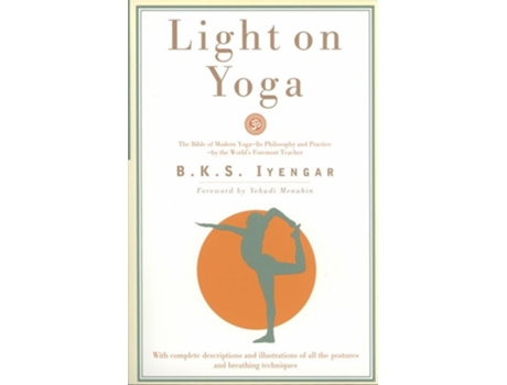 Livro Light on Yoga de B K S Iyengar (Inglês)