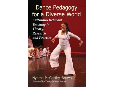 Livro Dance Pedagogy for a Diverse World: Culturally Relevant Teaching in Theory, Research and Practice Nyama McCarthy-Brown (Inglês)