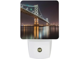 Luminária de parede com plugue, modelo Horizon Bridge, com sensor crepuscular, luz LED branca e baixo consumo de energia.