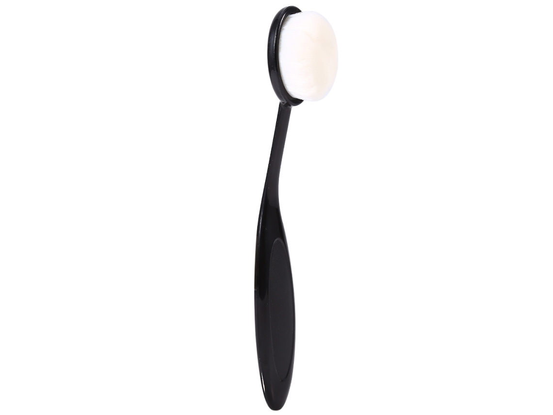 Cepillo de dientes y elegante brocha de maquillaje de forma ovalada