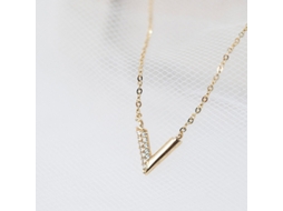 Colar com a Letra V , em Prata de Lei S925, um Colar Simples e Elegante com Requintados Detalhes em Diamante. MDUG (em Ouro)