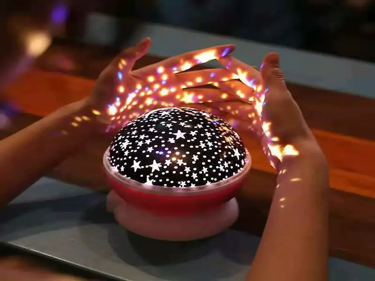 Lurelia Projetor De Estrelas Led, Usb, Rotação 360°, Rgb, Céu Estrelado, Para Quarto 13 X 13 X 14,5 Cm Versão 4