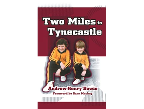 Livro Two Miles to Tynecastle de AndrewHenry Bowie (Inglês)