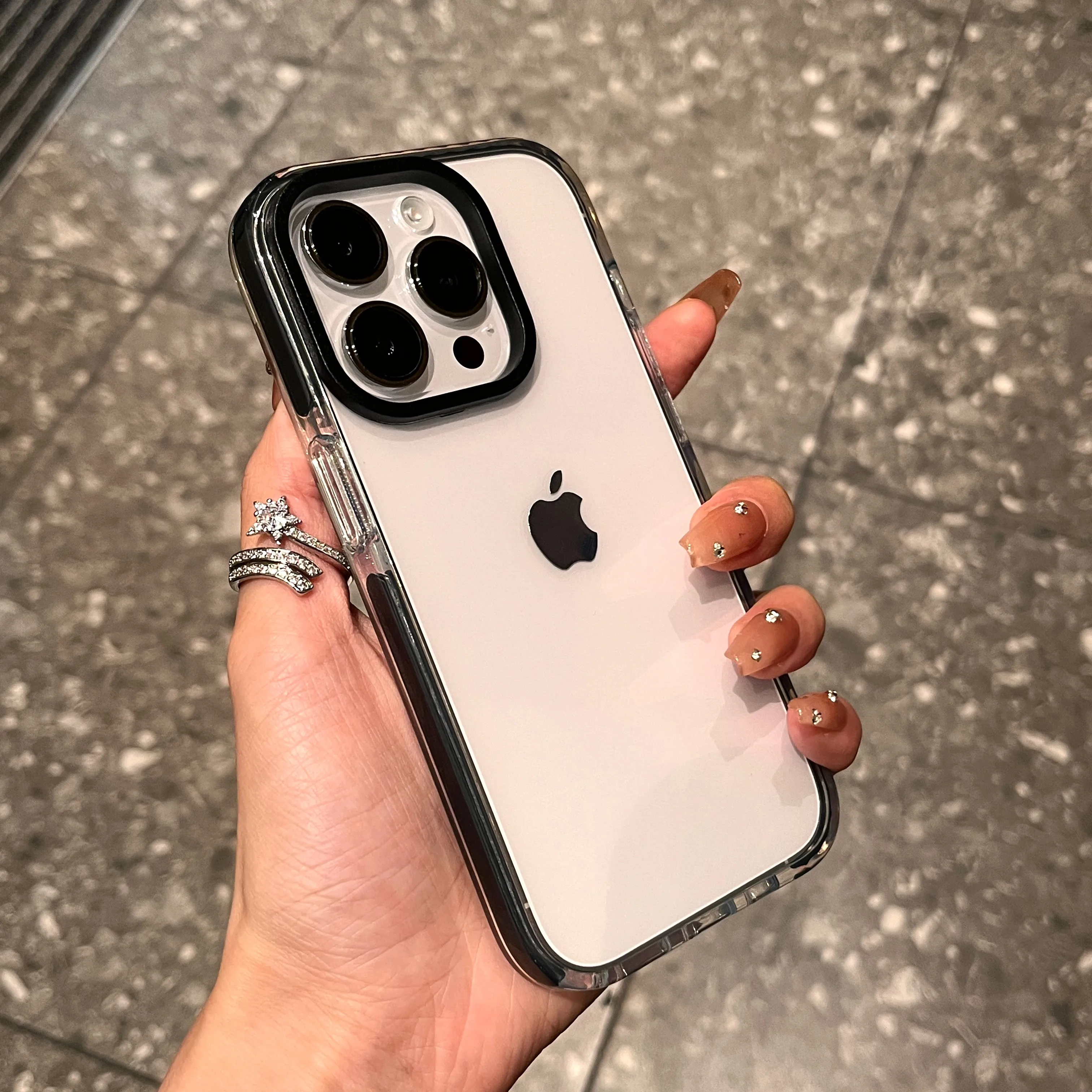 Capa Para Celular (iphone 15 Preto) À Prova De Choque Com Moldura Fluorescente Transparente.
