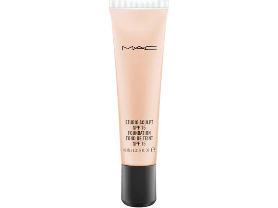 Base MAC Studio Sculpt Nw15 Foundation SPF15