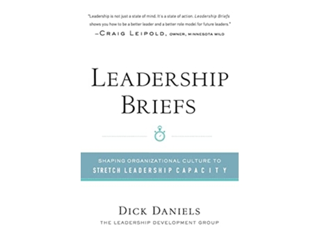 Livro Leadership Briefs Shaping Organization Culture to Stretch Leadership Capacity de Dick Daniels (Inglês)