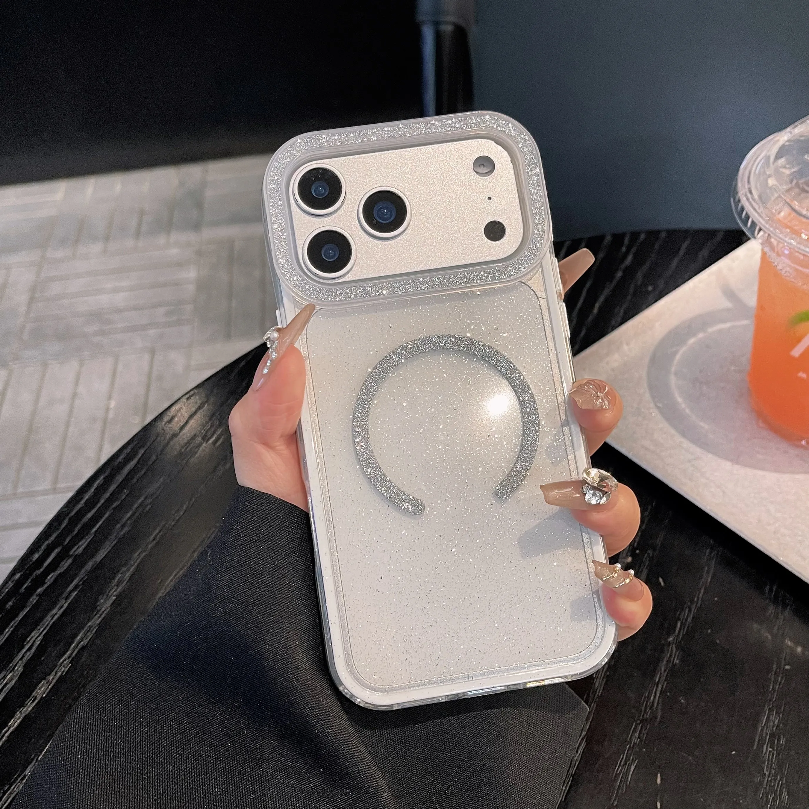 Capa Protetora Transparente E Macia À Prova De Choque Para Iphone 16 Pro (branco).