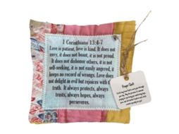 Colcha de Oração Mini 10x10cm com Cruz Bordada e Poema