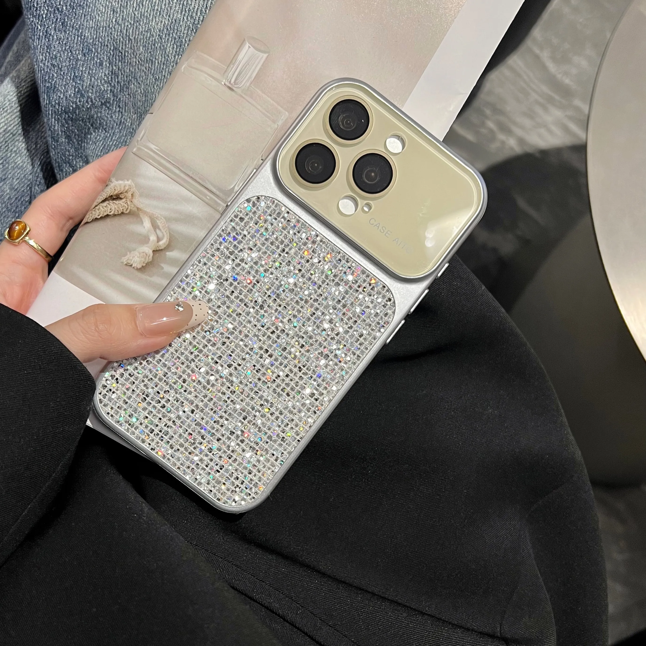 Capa Brilhante Para Iphone 17 Pro (prateada) Com Ampla Proteção Para A Câmera E Resistente A Impactos.