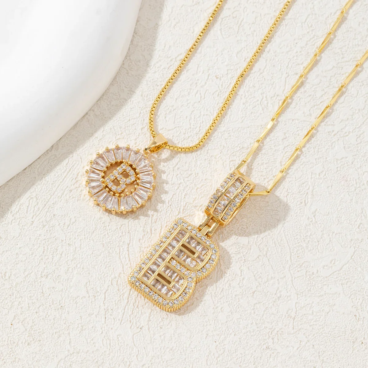 Colar Com Letra E Flor Em Zircônia Cúbica (dourado), Presente De Aniversário Para Casal.