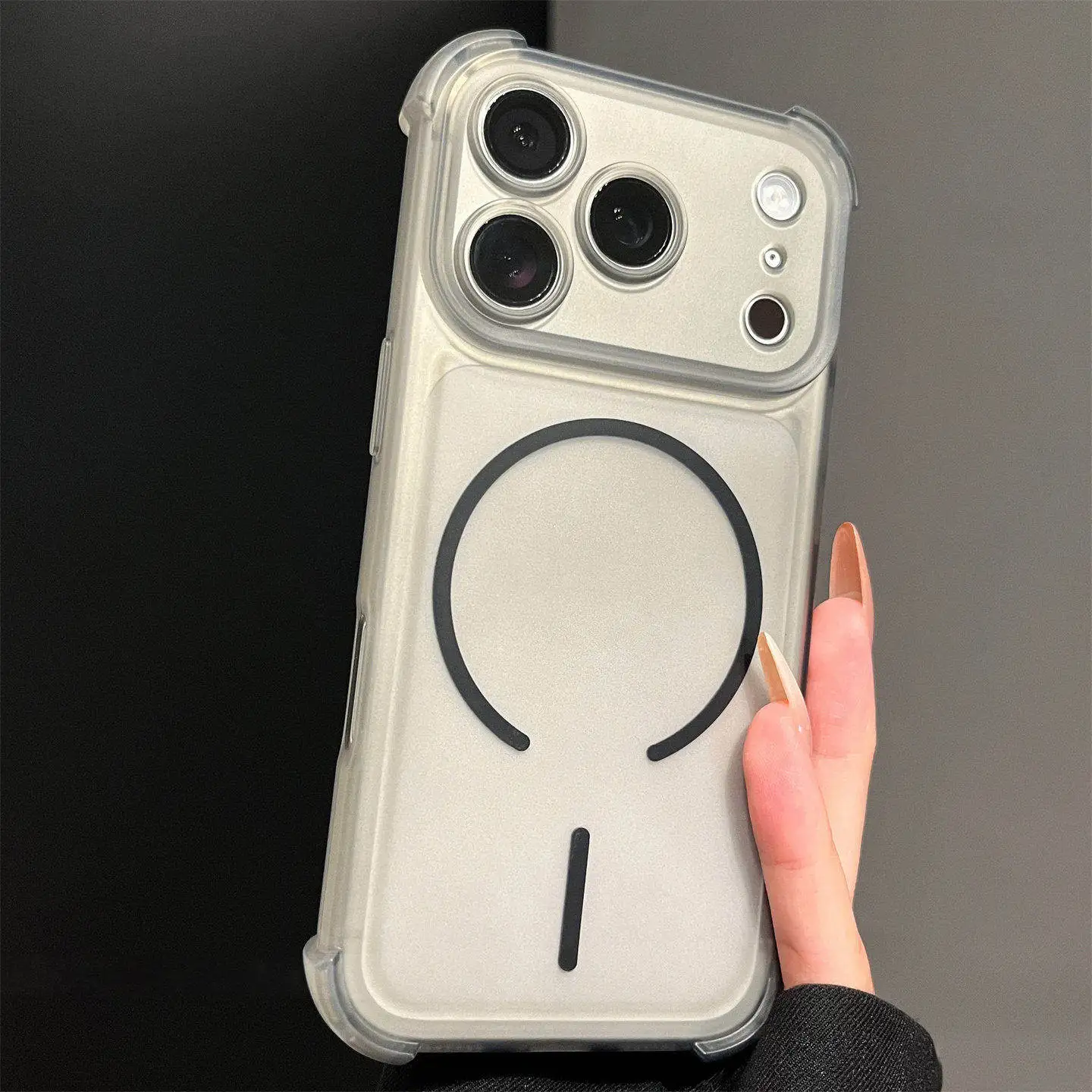 Capa Protetora Semitransparente À Prova De Choque (iphone 15), Com Função Magnética E Acabamento Fosco.