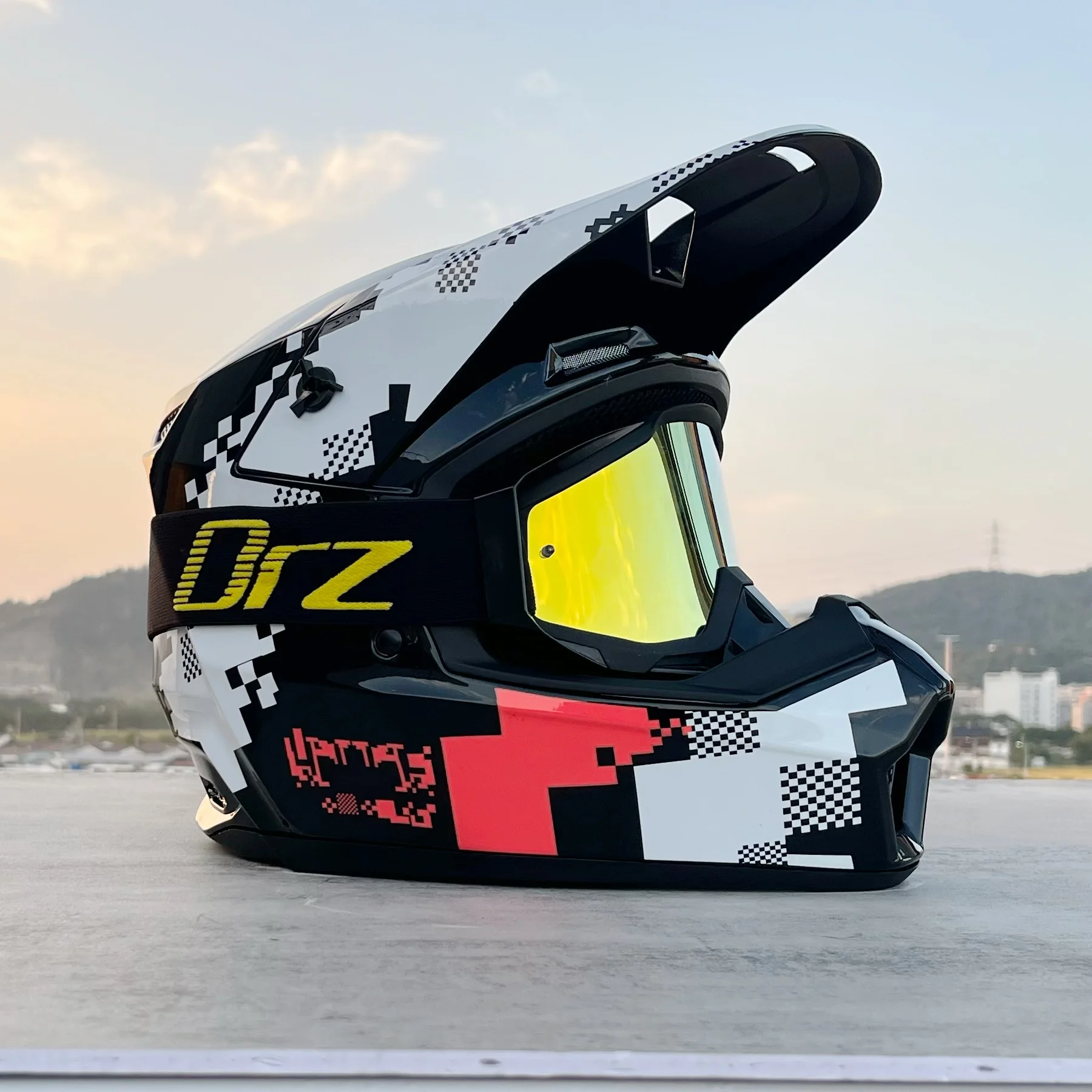 Capacete De Motocross Com Certificação (m)dot, Viseira E Casco Rígido Em Abs.
