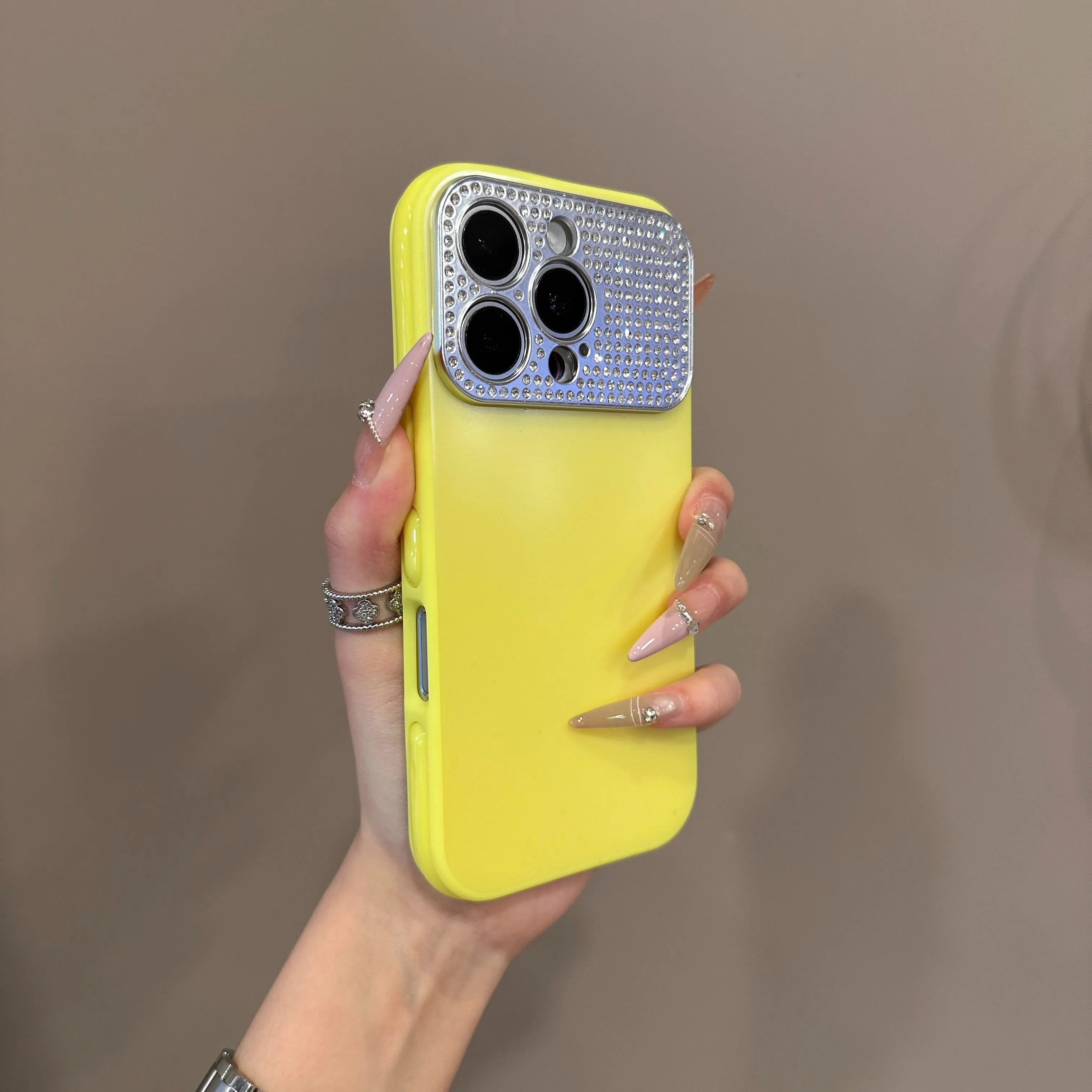 Capa Protetora Para Câmera Com Diamantes Brilhantes (iphone 16 Amarelo)