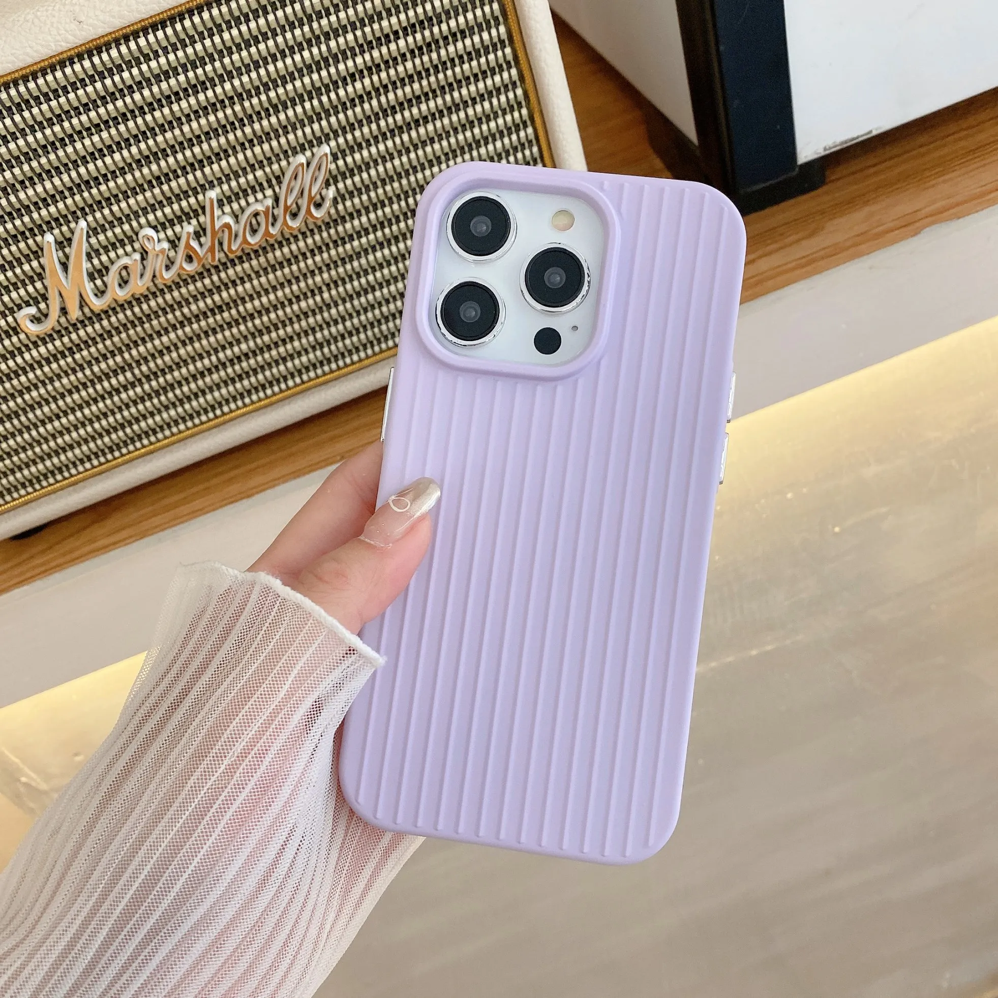 Capa De Celular Listrada Em Silicone Macio (roxa) Para Iphone 14 Pro Max, Feita De Tpu Resistente A Impactos.