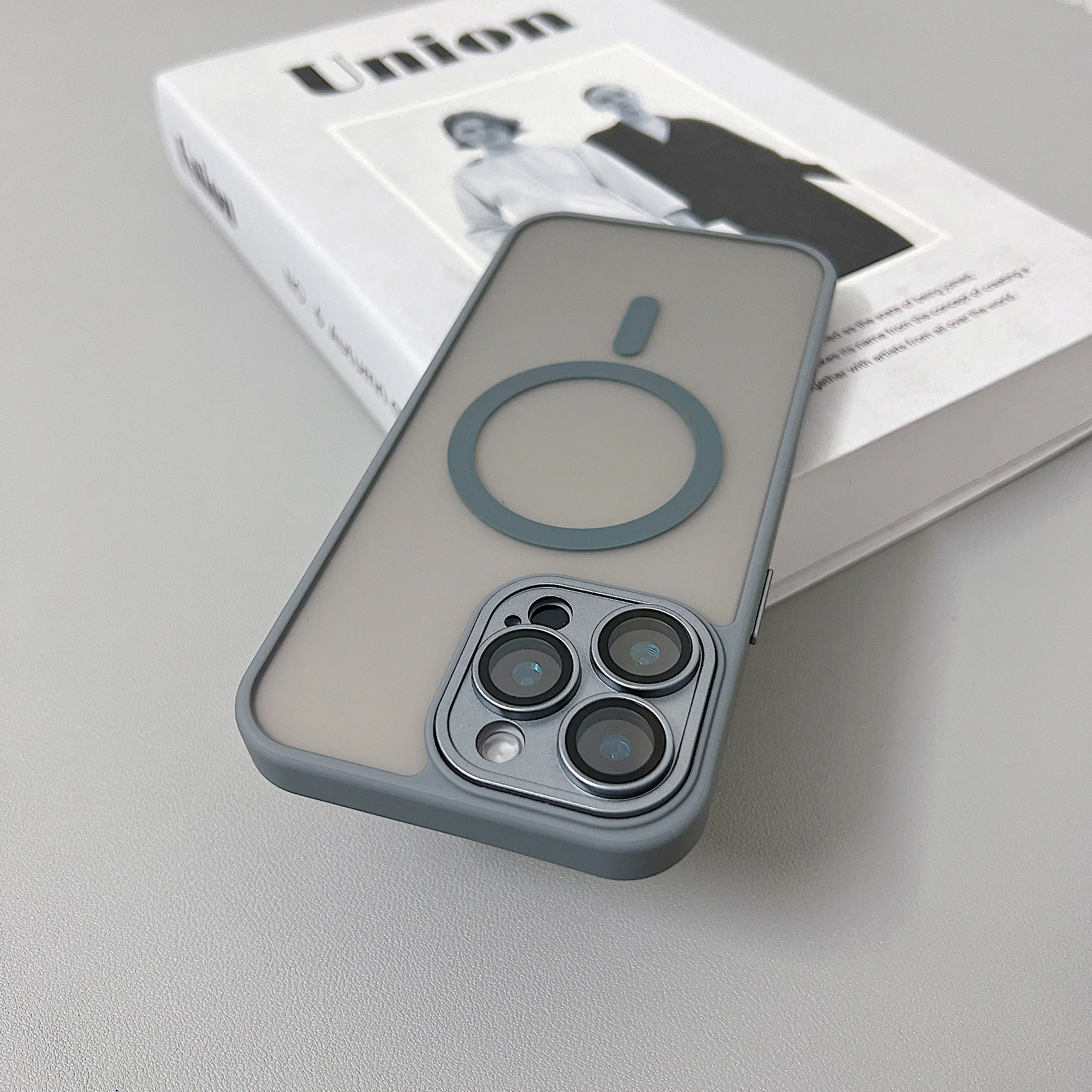 (iphone 14, Cinza) Capa Protetora Semitransparente E Resistente A Impactos Para Iphone, Compatível Com Carregamento Sem Fio Magsafe.