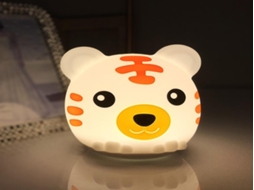 Luminária Noturna Lurelia com Base de Silicone, Recarregável via USB, Controle Remoto e Sensor de Toque para Bebês e Crianças, Ideal para Cabeceira de Cama