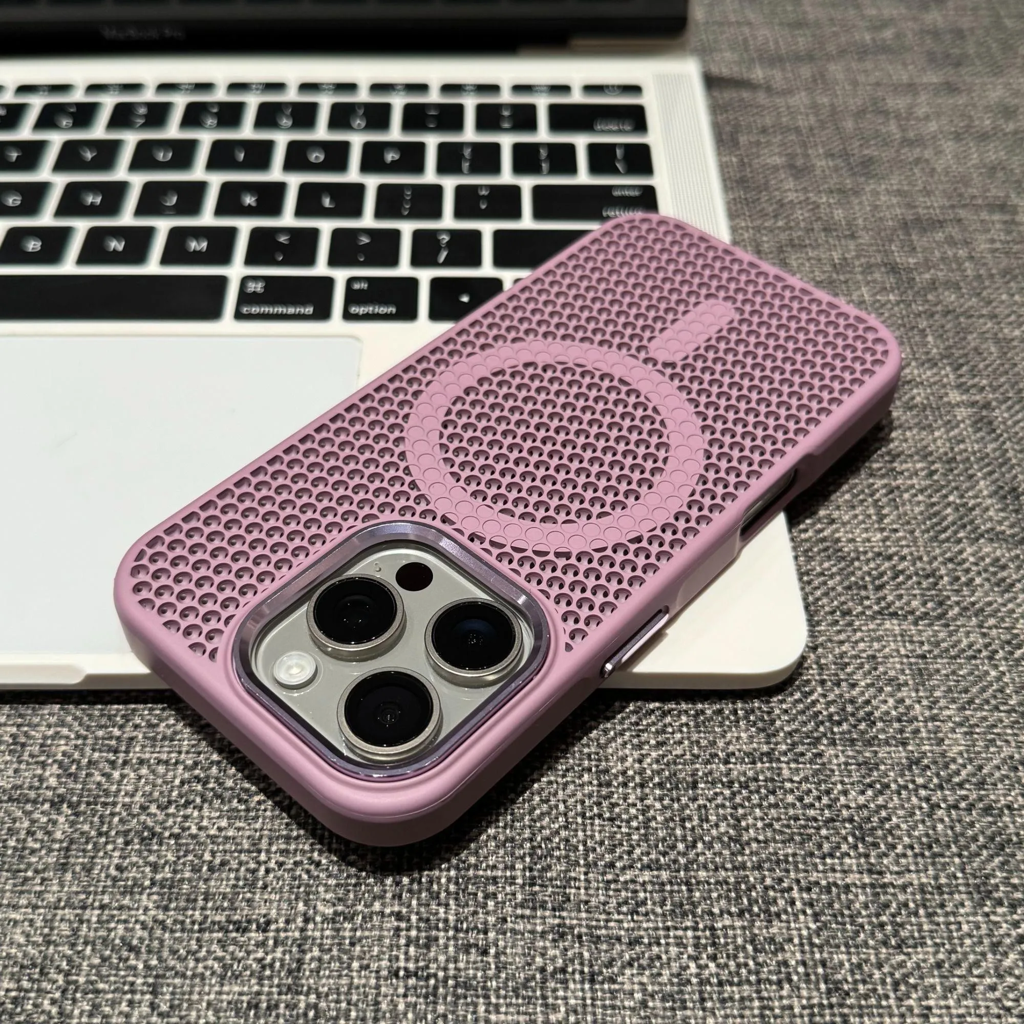 Capa Magnética Vazada Para Iphone 17 Pro Max (roxo Claro) Com Carregamento Sem Fio.
