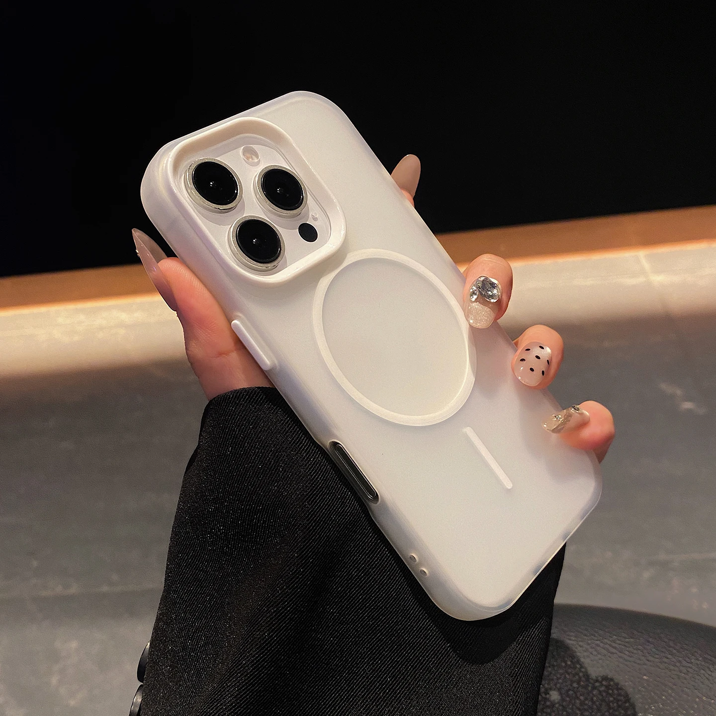 Capa Protetora Transparente Fosca Para Carregamento Sem Fio (iphone 14 Pro Branco)