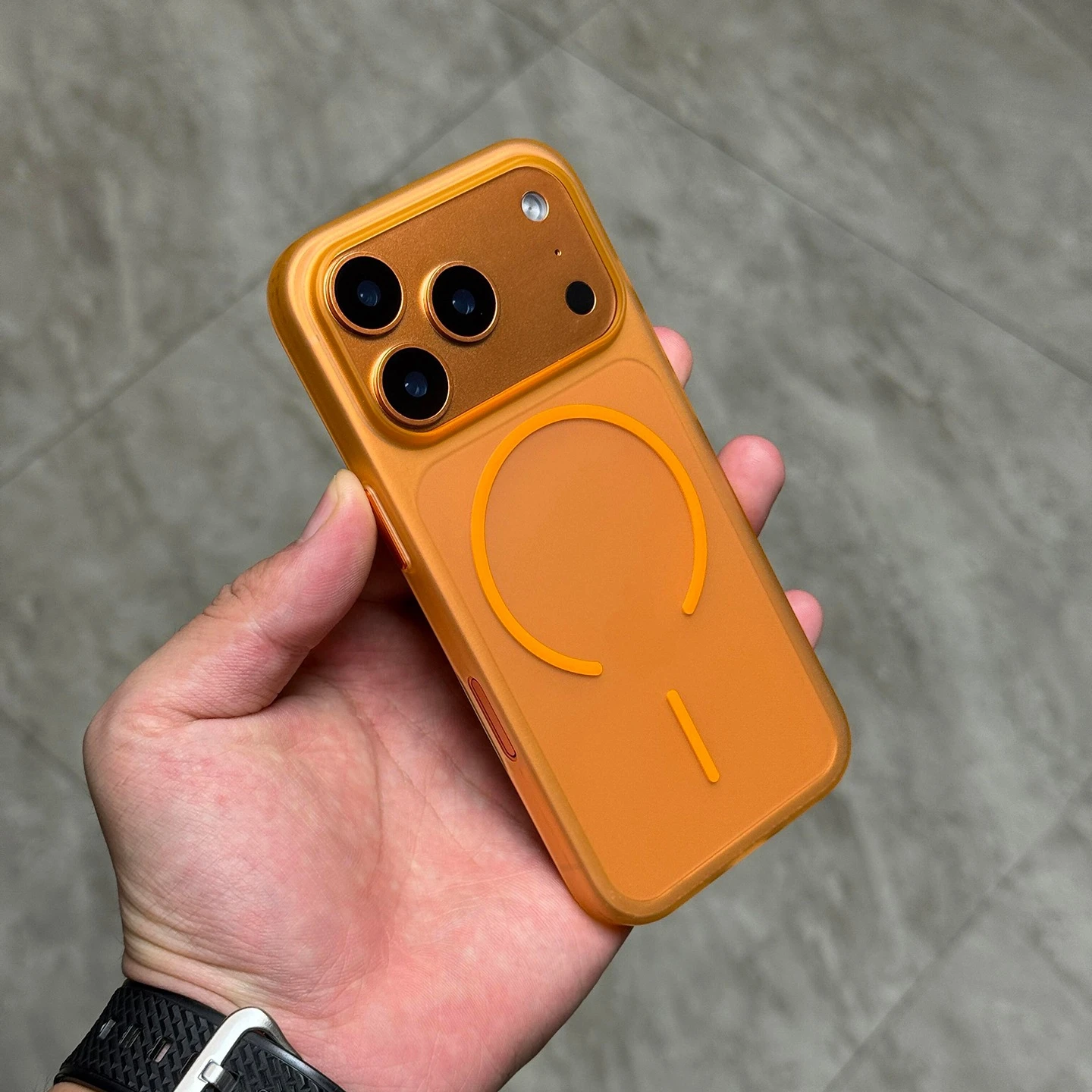 Capa Protetora Rígida De Policarbonato (laranja) Para Iphone 15, Com Textura Fosca.