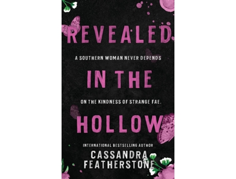 Livro Revealed in the Hollow de Cassandra Featherstone (Inglês)