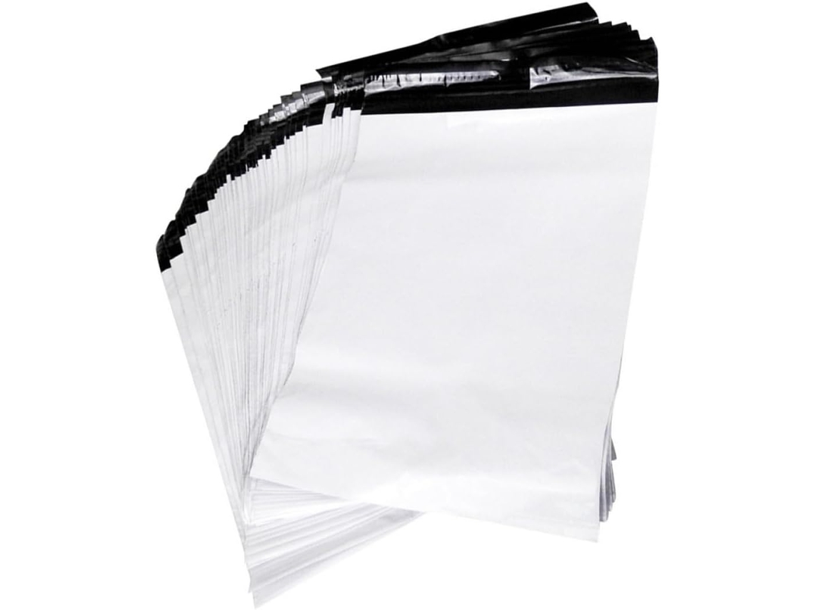 Pacote com 100 envelopes para envio, de plástico grosso branco, com fecho autoadesivo.