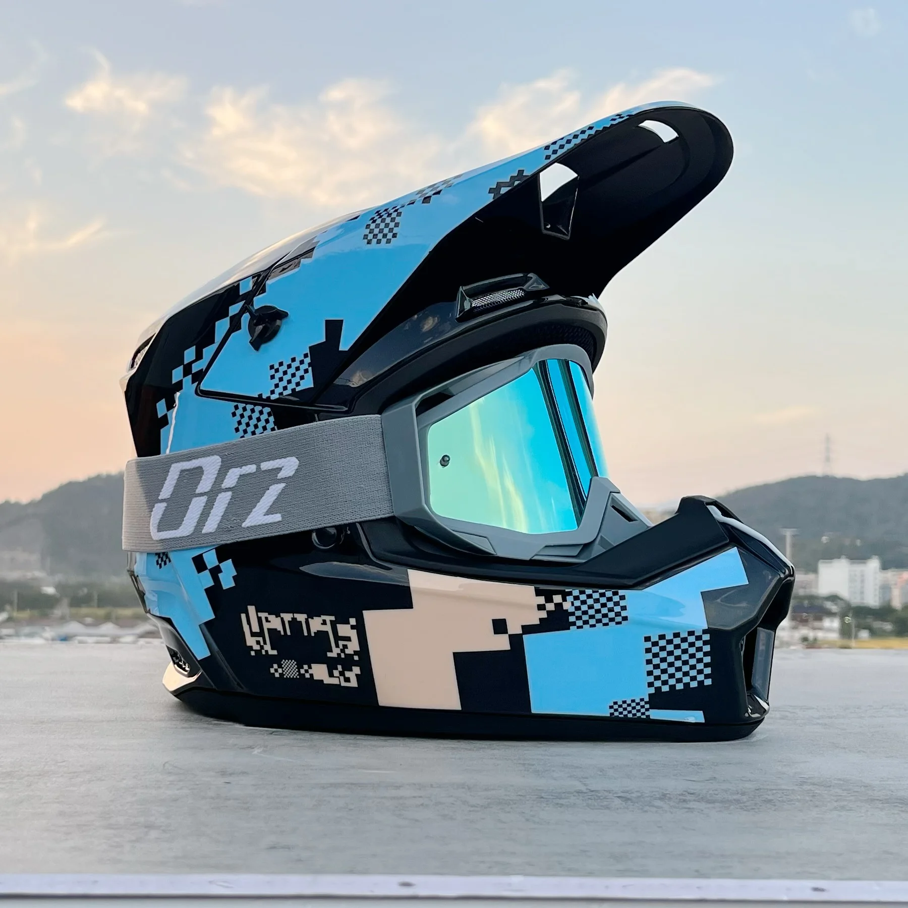 Capacete De Motocross Com Certificação (s)dot, Viseira E Casco Rígido Em Abs.