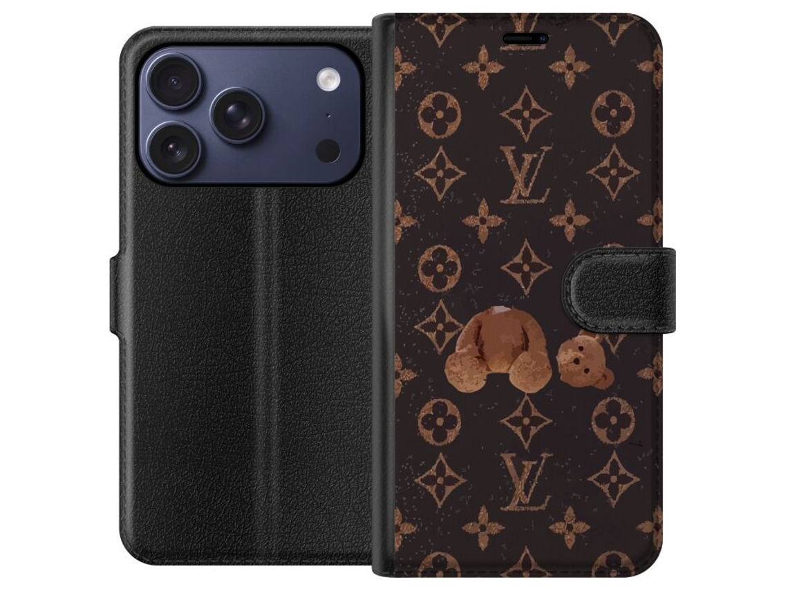 Capa Carteira Compatível Com Apple Iphone 17 Pro, Luxuosa Com Monograma E Ursinho De Pelúcia Quebrado Em Estilo Moderno E Escuro.