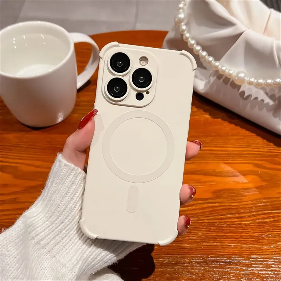 Capa Para Iphone 16 Pro Max Branca Com Carregamento Magnético Sem Fio Magsafe E Moldura Resistente A Impactos